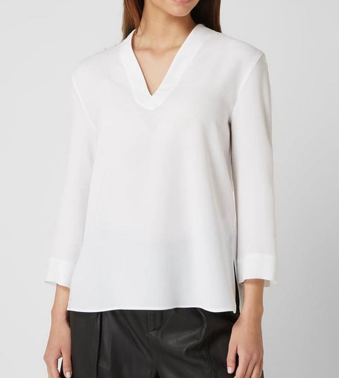 WINDSOR V-Neck- In White